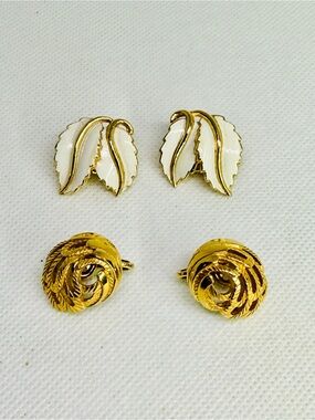 Crown Trifari Clip On Earrings White Enamel and Gold Tone Set of 2. Vintage.